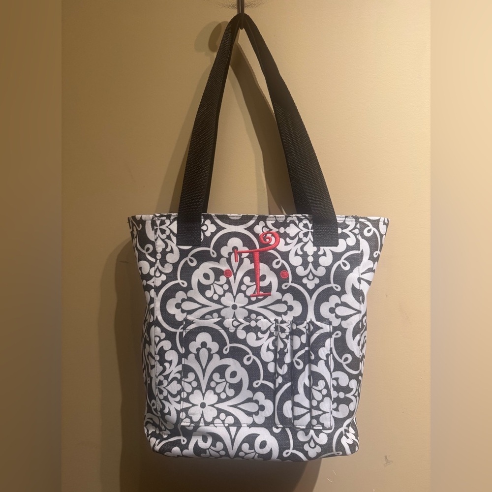 Thirty-One Gifts organizing tote in Medallion Medley print w/ monogram "T"
